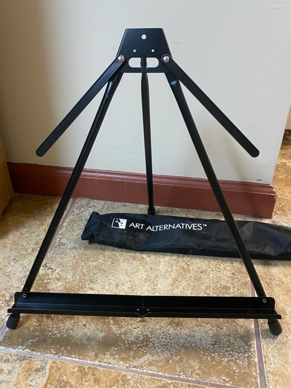 Art Alternatives Easel with Black Drawstring Carry Pouch